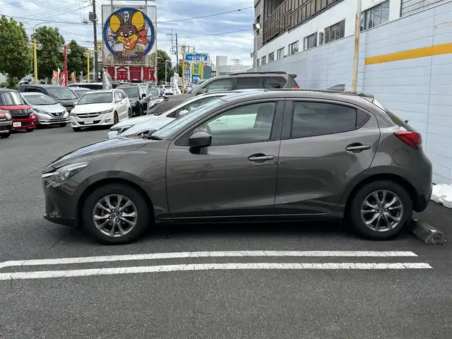 マツダ デミオ 13S ツーリング 埼玉県 2017(平29)年 11.3万km チタニウムフラッシュマイカ プッシュスタート/衝突被害軽減ブレーキ/レーンアシスト/DVD再生/バックカメラ/Bluetooth接続/フルセグテレビ/純正メモリナビ/フロアマット/コーナーセンサー/クルーズコントロール/横滑り防止装置/アイドリングストップ/ETC/パーキングアシスト/ABS/シートヒーター/AAC/PW/PS/オートライト/BSM/USB接続端子/ドライブレコーダー/純正アルミホイール