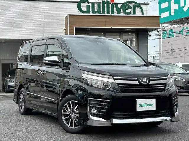 トヨタ ヴォクシー ZS 煌Ⅱ 埼玉県 2017(平29)年 8.2万km ブラック 純正１０．５インチナビ（Ｂｌｕｅｔｏｏｔｈ、ＣＤ、ＤＶＤ、フルセグＴＶ）/バックカメラ/ＥＴＣ２．０/両側パワスラ/後席モニター/純正アルミ/ＬＥＤヘッド/ワンオーナー/プッシュスタート/スマートキー/保証書/ナビ取扱説明書/取扱説明書/アイドリングストップ/ダブルオートエアコン/三列シート/ウォークスルー/純正フロアマット/オートライト/レーンキープアシスト/横滑り防止装置/ダブルエアバッグ/衝突被害軽減システム