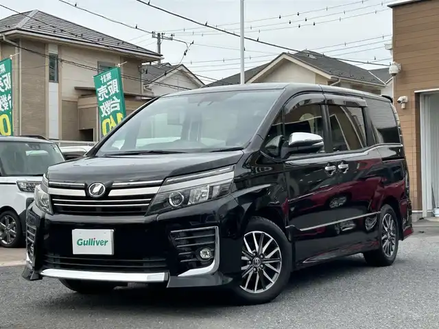 トヨタ ヴォクシー ZS 煌Ⅱ 埼玉県 2017(平29)年 8.2万km ブラック 純正１０．５インチナビ（Ｂｌｕｅｔｏｏｔｈ、ＣＤ、ＤＶＤ、フルセグＴＶ）/バックカメラ/ＥＴＣ２．０/両側パワスラ/後席モニター/純正アルミ/ＬＥＤヘッド/ワンオーナー/プッシュスタート/スマートキー/保証書/ナビ取扱説明書/取扱説明書/アイドリングストップ/ダブルオートエアコン/三列シート/ウォークスルー/純正フロアマット/オートライト/レーンキープアシスト/横滑り防止装置/ダブルエアバッグ/衝突被害軽減システム
