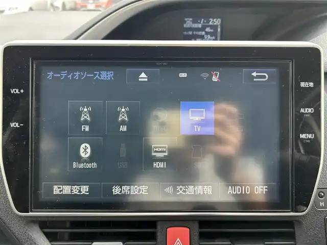 トヨタ ヴォクシー ZS 煌Ⅱ 埼玉県 2017(平29)年 8.2万km ブラック 純正１０．５インチナビ（Ｂｌｕｅｔｏｏｔｈ、ＣＤ、ＤＶＤ、フルセグＴＶ）/バックカメラ/ＥＴＣ２．０/両側パワスラ/後席モニター/純正アルミ/ＬＥＤヘッド/ワンオーナー/プッシュスタート/スマートキー/保証書/ナビ取扱説明書/取扱説明書/アイドリングストップ/ダブルオートエアコン/三列シート/ウォークスルー/純正フロアマット/オートライト/レーンキープアシスト/横滑り防止装置/ダブルエアバッグ/衝突被害軽減システム