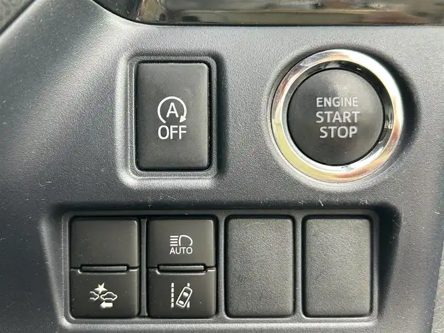 トヨタ ヴォクシー ZS 煌Ⅱ 埼玉県 2017(平29)年 8.2万km ブラック 純正１０．５インチナビ（Ｂｌｕｅｔｏｏｔｈ、ＣＤ、ＤＶＤ、フルセグＴＶ）/バックカメラ/ＥＴＣ２．０/両側パワスラ/後席モニター/純正アルミ/ＬＥＤヘッド/ワンオーナー/プッシュスタート/スマートキー/保証書/ナビ取扱説明書/取扱説明書/アイドリングストップ/ダブルオートエアコン/三列シート/ウォークスルー/純正フロアマット/オートライト/レーンキープアシスト/横滑り防止装置/ダブルエアバッグ/衝突被害軽減システム