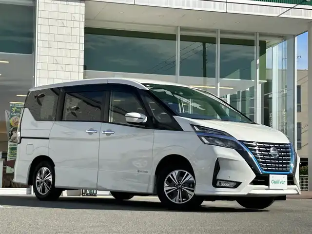 日産 セレナ e－パワー ハイウェイスター 兵庫県 2020(令2)年 4.7万km ブリリアントホワイトパール プロパイロット　/純正９インチナビ　/アラウンドビューモニター　/クリアランスソナー　/ドアバイザー　/ハンズフリーオートスライドドア　/USB /Bluetooth　/HDMI　/LEDヘッドライト　/フォグランプ/両側パワースライドドア/純正アルミホイル