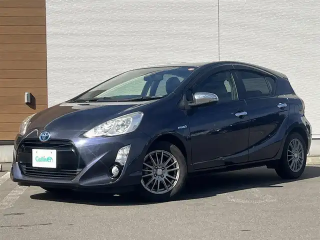 トヨタ アクア G 秋田県 2015(平27)年 5.7万km ダークバイオレットマイカメタリック 純正SDナビ（DVD/CD再生可能）/フルセグ/バックカメラ/アイドリングストップ/プッシュスタート/クルーズコントロール追従走行なし/車両接近通報装置/ステアリングスイッチ/前席シートヒーター/ビルトインETC/社外15インチアルミ（夏タイヤ装着）/スマートキー/純正フロアマット/社外ドアバイザー/オートライト/オートエアコン/パワーステアリング/パワーウィンドウ/ヘッドライトレベライザー/横滑り防止/寒冷地仕様/電動格納ウィンカーミラー/保証書/取扱説明書/記録簿/スペアキー×１