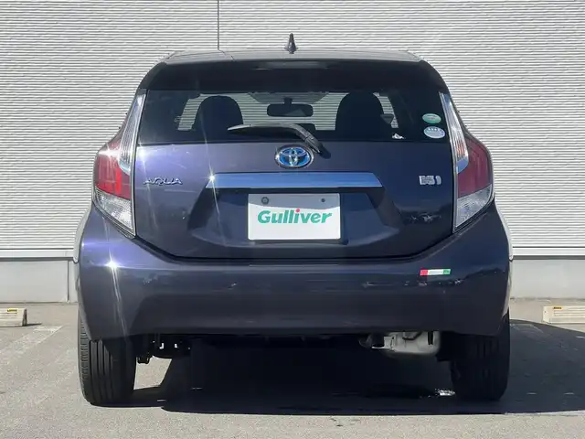 トヨタ アクア G 秋田県 2015(平27)年 5.7万km ダークバイオレットマイカメタリック 純正SDナビ（DVD/CD再生可能）/フルセグ/バックカメラ/アイドリングストップ/プッシュスタート/クルーズコントロール追従走行なし/車両接近通報装置/ステアリングスイッチ/前席シートヒーター/ビルトインETC/社外15インチアルミ（夏タイヤ装着）/スマートキー/純正フロアマット/社外ドアバイザー/オートライト/オートエアコン/パワーステアリング/パワーウィンドウ/ヘッドライトレベライザー/横滑り防止/寒冷地仕様/電動格納ウィンカーミラー/保証書/取扱説明書/記録簿/スペアキー×１