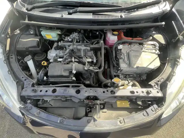 トヨタ アクア G 秋田県 2015(平27)年 5.7万km ダークバイオレットマイカメタリック 純正SDナビ（DVD/CD再生可能）/フルセグ/バックカメラ/アイドリングストップ/プッシュスタート/クルーズコントロール追従走行なし/車両接近通報装置/ステアリングスイッチ/前席シートヒーター/ビルトインETC/社外15インチアルミ（夏タイヤ装着）/スマートキー/純正フロアマット/社外ドアバイザー/オートライト/オートエアコン/パワーステアリング/パワーウィンドウ/ヘッドライトレベライザー/横滑り防止/寒冷地仕様/電動格納ウィンカーミラー/保証書/取扱説明書/記録簿/スペアキー×１