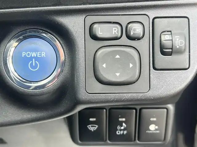 トヨタ アクア G 秋田県 2015(平27)年 5.7万km ダークバイオレットマイカメタリック 純正SDナビ（DVD/CD再生可能）/フルセグ/バックカメラ/アイドリングストップ/プッシュスタート/クルーズコントロール追従走行なし/車両接近通報装置/ステアリングスイッチ/前席シートヒーター/ビルトインETC/社外15インチアルミ（夏タイヤ装着）/スマートキー/純正フロアマット/社外ドアバイザー/オートライト/オートエアコン/パワーステアリング/パワーウィンドウ/ヘッドライトレベライザー/横滑り防止/寒冷地仕様/電動格納ウィンカーミラー/保証書/取扱説明書/記録簿/スペアキー×１