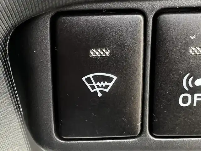 トヨタ アクア G 秋田県 2015(平27)年 5.7万km ダークバイオレットマイカメタリック 純正SDナビ（DVD/CD再生可能）/フルセグ/バックカメラ/アイドリングストップ/プッシュスタート/クルーズコントロール追従走行なし/車両接近通報装置/ステアリングスイッチ/前席シートヒーター/ビルトインETC/社外15インチアルミ（夏タイヤ装着）/スマートキー/純正フロアマット/社外ドアバイザー/オートライト/オートエアコン/パワーステアリング/パワーウィンドウ/ヘッドライトレベライザー/横滑り防止/寒冷地仕様/電動格納ウィンカーミラー/保証書/取扱説明書/記録簿/スペアキー×１