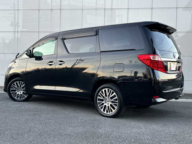 トヨタ アルファード 240G 埼玉県 2012(平24)年 11.5万km ブラック (株)IDOMが運営する【じしゃロン熊谷店】の自社ローン専用車両になりますこちらは現金またはオートローンご利用時の価格です。自社ローンご希望の方は別途その旨お申付け下さい/社外HDDナビ　CN-HW860D/　CD/DVD/DTV/バックカメラ/ビルトインETC/アルパイン製フリップダウンモニター/両側パワースライドドア/前席パワーシート（運転席メモリー機能付）/４WD/クルーズコントロール/ウッドコンビステアリング/ステアリングスイッチ/スマートキー/純正18インチAW/純正フロアマット