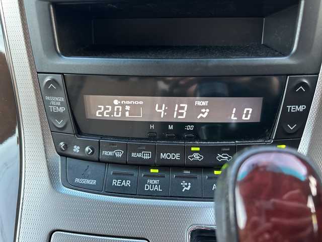 トヨタ アルファード 240G 埼玉県 2012(平24)年 11.5万km ブラック (株)IDOMが運営する【じしゃロン熊谷店】の自社ローン専用車両になりますこちらは現金またはオートローンご利用時の価格です。自社ローンご希望の方は別途その旨お申付け下さい/社外HDDナビ　CN-HW860D/　CD/DVD/DTV/バックカメラ/ビルトインETC/アルパイン製フリップダウンモニター/両側パワースライドドア/前席パワーシート（運転席メモリー機能付）/４WD/クルーズコントロール/ウッドコンビステアリング/ステアリングスイッチ/スマートキー/純正18インチAW/純正フロアマット