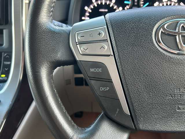 トヨタ アルファード 240G 埼玉県 2012(平24)年 11.5万km ブラック (株)IDOMが運営する【じしゃロン熊谷店】の自社ローン専用車両になりますこちらは現金またはオートローンご利用時の価格です。自社ローンご希望の方は別途その旨お申付け下さい/社外HDDナビ　CN-HW860D/　CD/DVD/DTV/バックカメラ/ビルトインETC/アルパイン製フリップダウンモニター/両側パワースライドドア/前席パワーシート（運転席メモリー機能付）/４WD/クルーズコントロール/ウッドコンビステアリング/ステアリングスイッチ/スマートキー/純正18インチAW/純正フロアマット