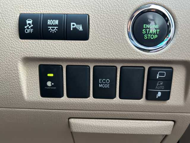 トヨタ アルファード 240G 埼玉県 2012(平24)年 11.5万km ブラック (株)IDOMが運営する【じしゃロン熊谷店】の自社ローン専用車両になりますこちらは現金またはオートローンご利用時の価格です。自社ローンご希望の方は別途その旨お申付け下さい/社外HDDナビ　CN-HW860D/　CD/DVD/DTV/バックカメラ/ビルトインETC/アルパイン製フリップダウンモニター/両側パワースライドドア/前席パワーシート（運転席メモリー機能付）/４WD/クルーズコントロール/ウッドコンビステアリング/ステアリングスイッチ/スマートキー/純正18インチAW/純正フロアマット