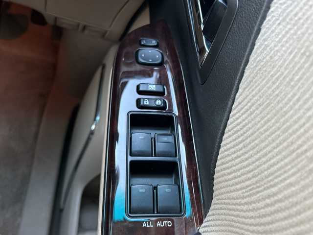 トヨタ アルファード 240G 埼玉県 2012(平24)年 11.5万km ブラック (株)IDOMが運営する【じしゃロン熊谷店】の自社ローン専用車両になりますこちらは現金またはオートローンご利用時の価格です。自社ローンご希望の方は別途その旨お申付け下さい/社外HDDナビ　CN-HW860D/　CD/DVD/DTV/バックカメラ/ビルトインETC/アルパイン製フリップダウンモニター/両側パワースライドドア/前席パワーシート（運転席メモリー機能付）/４WD/クルーズコントロール/ウッドコンビステアリング/ステアリングスイッチ/スマートキー/純正18インチAW/純正フロアマット