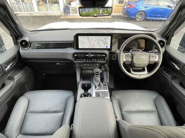 トヨタ ランドクルーザー ２５０ VX 東京都 2025(令7)年 0.5万km プラチナホワイトパールマイカ ワンオーナー/モデリスタインテリアイルミネーション/モデリスタシグネチャーイルミブレード/モデリスタフロントアンダーカバー/モデリスタフロントバンパーガード/モデリスタリヤバンパーガーニッシュ/モデリスタオーバーフェンダー/レインクリアリングブルーミラー/ムーンルーフ/純正12.3インチディスプレイオーディオ/パノラミックビューモニター/デジタルインナーミラー/ブラック革シート/パワーシート/ベンチレーション/パワーバックドア/LEDヘッドライト/LEDフォグランプ/プリクラッシュセーフティ/レーントレーシングアシスト/レーンディパーチャーアラート/レーダークルーズコントロール/オートマチックハイビーム/ロードサインアシスト/ブラインドスポットモニター/前後ドライブレコーダー/純正18インチアルミホイール/ビルトインETC2.0/ステアリングヒーター/ステアリングスイッチ/革巻きステアリングホイール/プッシュスタート/スマートキー/スペアキー/電動オート格納ミラー/LEDウインカーミラー/保証書