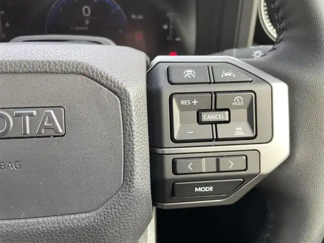 トヨタ ランドクルーザー ２５０ VX 東京都 2025(令7)年 0.5万km プラチナホワイトパールマイカ ワンオーナー/モデリスタインテリアイルミネーション/モデリスタシグネチャーイルミブレード/モデリスタフロントアンダーカバー/モデリスタフロントバンパーガード/モデリスタリヤバンパーガーニッシュ/モデリスタオーバーフェンダー/レインクリアリングブルーミラー/ムーンルーフ/純正12.3インチディスプレイオーディオ/パノラミックビューモニター/デジタルインナーミラー/ブラック革シート/パワーシート/ベンチレーション/パワーバックドア/LEDヘッドライト/LEDフォグランプ/プリクラッシュセーフティ/レーントレーシングアシスト/レーンディパーチャーアラート/レーダークルーズコントロール/オートマチックハイビーム/ロードサインアシスト/ブラインドスポットモニター/前後ドライブレコーダー/純正18インチアルミホイール/ビルトインETC2.0/ステアリングヒーター/ステアリングスイッチ/革巻きステアリングホイール/プッシュスタート/スマートキー/スペアキー/電動オート格納ミラー/LEDウインカーミラー/保証書