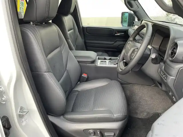 トヨタ ランドクルーザー ２５０ VX 東京都 2025(令7)年 0.5万km プラチナホワイトパールマイカ ワンオーナー/モデリスタインテリアイルミネーション/モデリスタシグネチャーイルミブレード/モデリスタフロントアンダーカバー/モデリスタフロントバンパーガード/モデリスタリヤバンパーガーニッシュ/モデリスタオーバーフェンダー/レインクリアリングブルーミラー/ムーンルーフ/純正12.3インチディスプレイオーディオ/パノラミックビューモニター/デジタルインナーミラー/ブラック革シート/パワーシート/ベンチレーション/パワーバックドア/LEDヘッドライト/LEDフォグランプ/プリクラッシュセーフティ/レーントレーシングアシスト/レーンディパーチャーアラート/レーダークルーズコントロール/オートマチックハイビーム/ロードサインアシスト/ブラインドスポットモニター/前後ドライブレコーダー/純正18インチアルミホイール/ビルトインETC2.0/ステアリングヒーター/ステアリングスイッチ/革巻きステアリングホイール/プッシュスタート/スマートキー/スペアキー/電動オート格納ミラー/LEDウインカーミラー/保証書