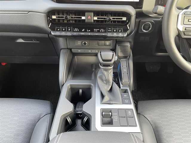 トヨタ ランドクルーザー ２５０ VX 東京都 2025(令7)年 0.5万km プラチナホワイトパールマイカ ワンオーナー/モデリスタインテリアイルミネーション/モデリスタシグネチャーイルミブレード/モデリスタフロントアンダーカバー/モデリスタフロントバンパーガード/モデリスタリヤバンパーガーニッシュ/モデリスタオーバーフェンダー/レインクリアリングブルーミラー/ムーンルーフ/純正12.3インチディスプレイオーディオ/パノラミックビューモニター/デジタルインナーミラー/ブラック革シート/パワーシート/ベンチレーション/パワーバックドア/LEDヘッドライト/LEDフォグランプ/プリクラッシュセーフティ/レーントレーシングアシスト/レーンディパーチャーアラート/レーダークルーズコントロール/オートマチックハイビーム/ロードサインアシスト/ブラインドスポットモニター/前後ドライブレコーダー/純正18インチアルミホイール/ビルトインETC2.0/ステアリングヒーター/ステアリングスイッチ/革巻きステアリングホイール/プッシュスタート/スマートキー/スペアキー/電動オート格納ミラー/LEDウインカーミラー/保証書