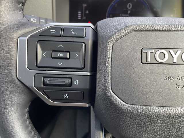 トヨタ ランドクルーザー ２５０ VX 東京都 2025(令7)年 0.5万km プラチナホワイトパールマイカ ワンオーナー/モデリスタインテリアイルミネーション/モデリスタシグネチャーイルミブレード/モデリスタフロントアンダーカバー/モデリスタフロントバンパーガード/モデリスタリヤバンパーガーニッシュ/モデリスタオーバーフェンダー/レインクリアリングブルーミラー/ムーンルーフ/純正12.3インチディスプレイオーディオ/パノラミックビューモニター/デジタルインナーミラー/ブラック革シート/パワーシート/ベンチレーション/パワーバックドア/LEDヘッドライト/LEDフォグランプ/プリクラッシュセーフティ/レーントレーシングアシスト/レーンディパーチャーアラート/レーダークルーズコントロール/オートマチックハイビーム/ロードサインアシスト/ブラインドスポットモニター/前後ドライブレコーダー/純正18インチアルミホイール/ビルトインETC2.0/ステアリングヒーター/ステアリングスイッチ/革巻きステアリングホイール/プッシュスタート/スマートキー/スペアキー/電動オート格納ミラー/LEDウインカーミラー/保証書