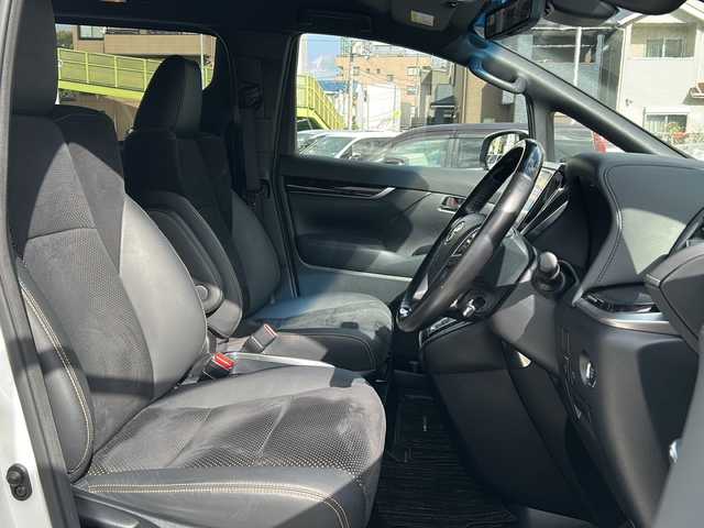 トヨタ アルファード S タイプゴールド 兵庫県 2021(令3)年 4.7万km ホワイトパールクリスタルシャイン ワンオーナー/7人乗り/純正9インチナビ/バックカメラ/純正フリップダウンモニター/セーフティセンス/レーダークルーズコントロール/インテリジェントクリアランスソナー/OP/デジタルインナーミラー/ブラインドスポットモニター/リアクロストラフィックオートブレーキ/3眼LEDヘッドランプ/LEDコーナリングランプ/シーケンシャルターンランプ/パワーバックドア/両側パワースライドドア/ETC2.0/応急用タイヤ/合皮ハーフレザーシート/保証書/取説/スペアキー1本