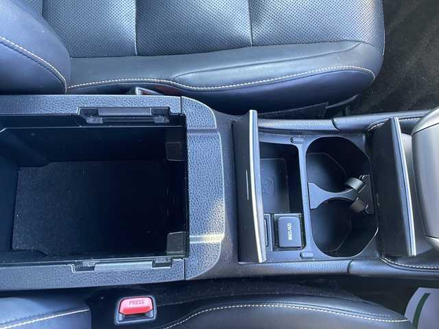 トヨタ ハリアー プログレス メタル&レザーP 鹿児島県 2019(平31)年 7.5万km 白 サンルーフ/JBLサウンド/パワーバックドア/前後ドライブレコーダー/純正ナビ/全方位バックカメラ/ETC/本革シート/パワーシート/衝突被害軽減装置/横滑り防止装置/盗難防止装置/レーンキープアシスト/オートライト/コーナーセンサー/スペアキー