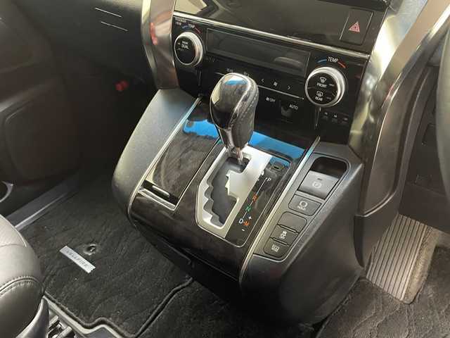 トヨタ ヴェルファイア Z 兵庫県 2018(平30)年 8.1万km ホワイトパールクリスタルシャイン 純正SDナビ(CD/DVD/Bluetooth/フルセグ)/バックカメラ/両側パワースライドドア/追従型クルーズコントロール/前後コーナーセンサー/レーンキープアシスト/オートライト/オートマチックハイビーム/LEDヘッドライト/純正18インチアルミホイール/純正フロアマット/ドライブレコーダー/電子パーキングブレーキ/ブレーキホールド/ETC2.0