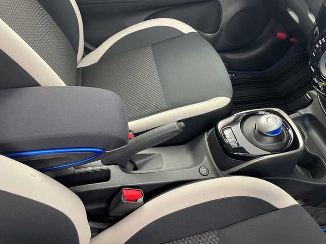 日産 ノート 鹿児島県 2019(令1)年 1.2万km ブリリアントホワイトパール 純正SDナビ/（フルセグ/Bluetooth/CD/DVD)/テレビキャンセラー/アラウンドビューモニター/ビルドインETC/バックカメラ/前方ドライブレコーダー/レーンキープアシスト/衝突軽減ブレーキ/純正フロアマット/純正アームレスト/前後コーナーセンサー/コーナーポール/ドアバイザー/スペアキー1本/アイドリングストップ/保証書/取扱説明書