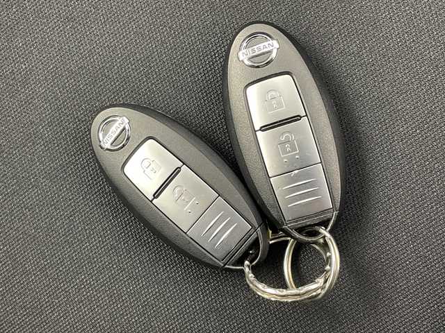 日産 ノート 鹿児島県 2019(令1)年 1.2万km ブリリアントホワイトパール 純正SDナビ/（フルセグ/Bluetooth/CD/DVD)/テレビキャンセラー/アラウンドビューモニター/ビルドインETC/バックカメラ/前方ドライブレコーダー/レーンキープアシスト/衝突軽減ブレーキ/純正フロアマット/純正アームレスト/前後コーナーセンサー/コーナーポール/ドアバイザー/スペアキー1本/アイドリングストップ/保証書/取扱説明書