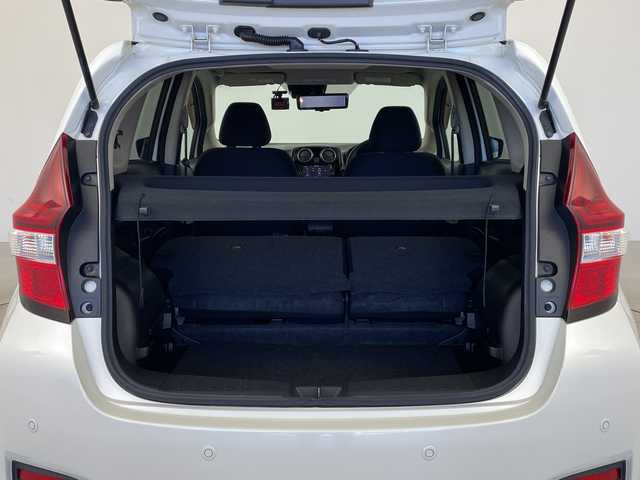 日産 ノート 鹿児島県 2019(令1)年 1.2万km ブリリアントホワイトパール 純正SDナビ/（フルセグ/Bluetooth/CD/DVD)/テレビキャンセラー/アラウンドビューモニター/ビルドインETC/バックカメラ/前方ドライブレコーダー/レーンキープアシスト/衝突軽減ブレーキ/純正フロアマット/純正アームレスト/前後コーナーセンサー/コーナーポール/ドアバイザー/スペアキー1本/アイドリングストップ/保証書/取扱説明書