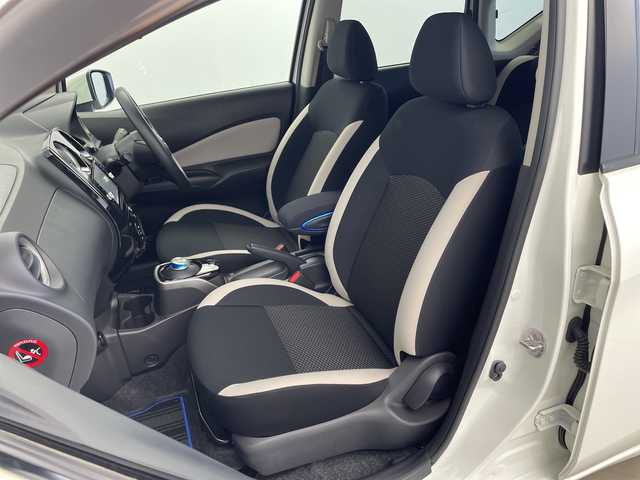 日産 ノート 鹿児島県 2019(令1)年 1.2万km ブリリアントホワイトパール 純正SDナビ/（フルセグ/Bluetooth/CD/DVD)/テレビキャンセラー/アラウンドビューモニター/ビルドインETC/バックカメラ/前方ドライブレコーダー/レーンキープアシスト/衝突軽減ブレーキ/純正フロアマット/純正アームレスト/前後コーナーセンサー/コーナーポール/ドアバイザー/スペアキー1本/アイドリングストップ/保証書/取扱説明書