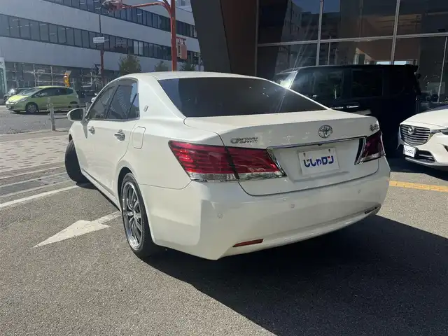 トヨタ クラウン ロイヤル ロイヤルサルーン 兵庫県 2013(平25)年 12.8万km ホワイトパールクリスタルシャイン (株)IDOMが運営する【じしゃロン西宮店】の自社ローン専用車両になります。こちらは現金またはオートローンご利用時の価格です。自社ローンご希望の方は別途その旨お申付け下さい/プッシュスタート/スマートキー/MTモード付AT /パワーシート/パワーステアリング/パワーウィンドウ/ETCビルトイン/純正ナビ/Bluetooth/バックカメラ/フルセグTV/クルーズコントロール/リアサンシェード/コーナーセンサー前後/電格ミラー