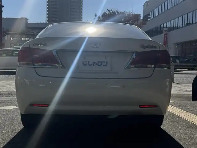 トヨタ クラウン ロイヤル ロイヤルサルーン 兵庫県 2013(平25)年 12.8万km ホワイトパールクリスタルシャイン (株)IDOMが運営する【じしゃロン西宮店】の自社ローン専用車両になります。こちらは現金またはオートローンご利用時の価格です。自社ローンご希望の方は別途その旨お申付け下さい/プッシュスタート/スマートキー/MTモード付AT /パワーシート/パワーステアリング/パワーウィンドウ/ETCビルトイン/純正ナビ/Bluetooth/バックカメラ/フルセグTV/クルーズコントロール/リアサンシェード/コーナーセンサー前後/電格ミラー