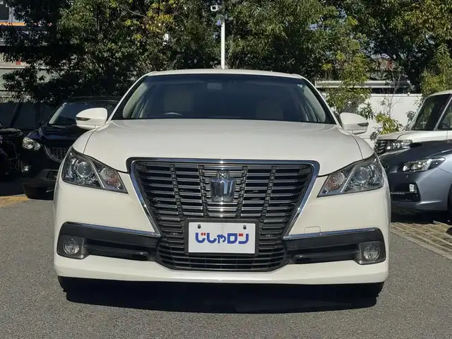 トヨタ クラウン ロイヤル ロイヤルサルーン 兵庫県 2013(平25)年 12.8万km ホワイトパールクリスタルシャイン (株)IDOMが運営する【じしゃロン西宮店】の自社ローン専用車両になります。こちらは現金またはオートローンご利用時の価格です。自社ローンご希望の方は別途その旨お申付け下さい/プッシュスタート/スマートキー/MTモード付AT /パワーシート/パワーステアリング/パワーウィンドウ/ETCビルトイン/純正ナビ/Bluetooth/バックカメラ/フルセグTV/クルーズコントロール/リアサンシェード/コーナーセンサー前後/電格ミラー