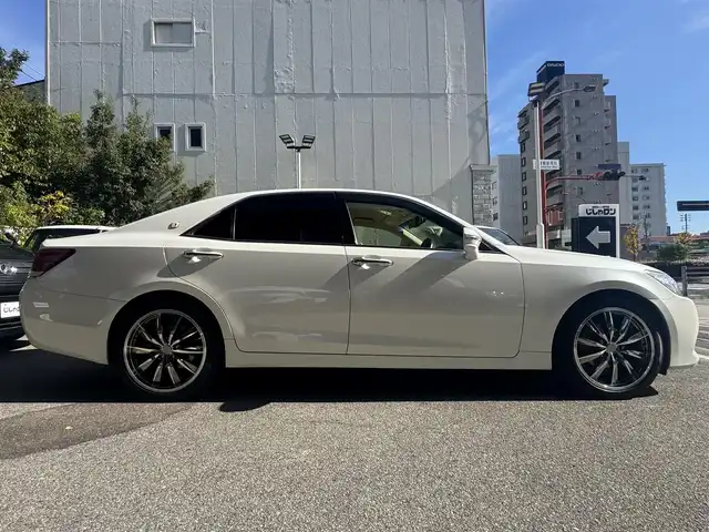 トヨタ クラウン ロイヤル ロイヤルサルーン 兵庫県 2013(平25)年 12.8万km ホワイトパールクリスタルシャイン (株)IDOMが運営する【じしゃロン西宮店】の自社ローン専用車両になります。こちらは現金またはオートローンご利用時の価格です。自社ローンご希望の方は別途その旨お申付け下さい/プッシュスタート/スマートキー/MTモード付AT /パワーシート/パワーステアリング/パワーウィンドウ/ETCビルトイン/純正ナビ/Bluetooth/バックカメラ/フルセグTV/クルーズコントロール/リアサンシェード/コーナーセンサー前後/電格ミラー