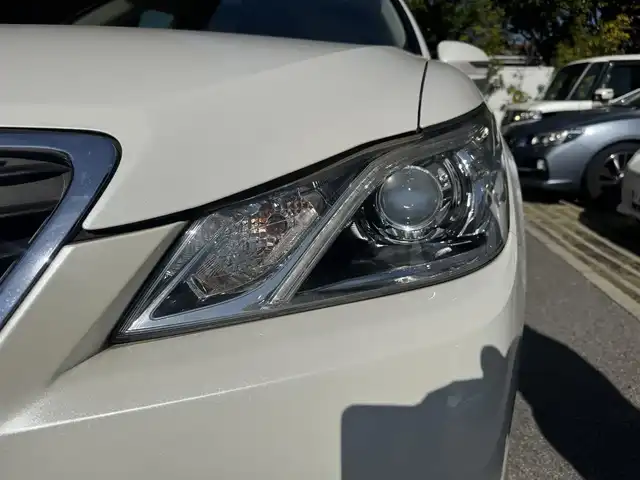 トヨタ クラウン ロイヤル ロイヤルサルーン 兵庫県 2013(平25)年 12.8万km ホワイトパールクリスタルシャイン (株)IDOMが運営する【じしゃロン西宮店】の自社ローン専用車両になります。こちらは現金またはオートローンご利用時の価格です。自社ローンご希望の方は別途その旨お申付け下さい/プッシュスタート/スマートキー/MTモード付AT /パワーシート/パワーステアリング/パワーウィンドウ/ETCビルトイン/純正ナビ/Bluetooth/バックカメラ/フルセグTV/クルーズコントロール/リアサンシェード/コーナーセンサー前後/電格ミラー