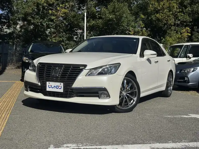 トヨタ クラウン ロイヤル ロイヤルサルーン 兵庫県 2013(平25)年 12.8万km ホワイトパールクリスタルシャイン (株)IDOMが運営する【じしゃロン西宮店】の自社ローン専用車両になります。こちらは現金またはオートローンご利用時の価格です。自社ローンご希望の方は別途その旨お申付け下さい/プッシュスタート/スマートキー/MTモード付AT /パワーシート/パワーステアリング/パワーウィンドウ/ETCビルトイン/純正ナビ/Bluetooth/バックカメラ/フルセグTV/クルーズコントロール/リアサンシェード/コーナーセンサー前後/電格ミラー