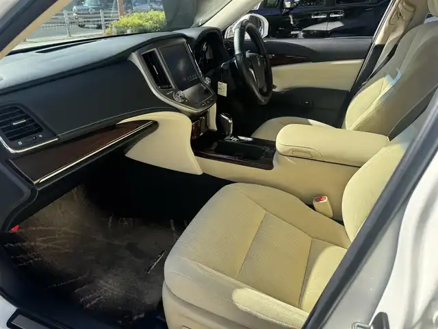 トヨタ クラウン ロイヤル ロイヤルサルーン 兵庫県 2013(平25)年 12.8万km ホワイトパールクリスタルシャイン (株)IDOMが運営する【じしゃロン西宮店】の自社ローン専用車両になります。こちらは現金またはオートローンご利用時の価格です。自社ローンご希望の方は別途その旨お申付け下さい/プッシュスタート/スマートキー/MTモード付AT /パワーシート/パワーステアリング/パワーウィンドウ/ETCビルトイン/純正ナビ/Bluetooth/バックカメラ/フルセグTV/クルーズコントロール/リアサンシェード/コーナーセンサー前後/電格ミラー