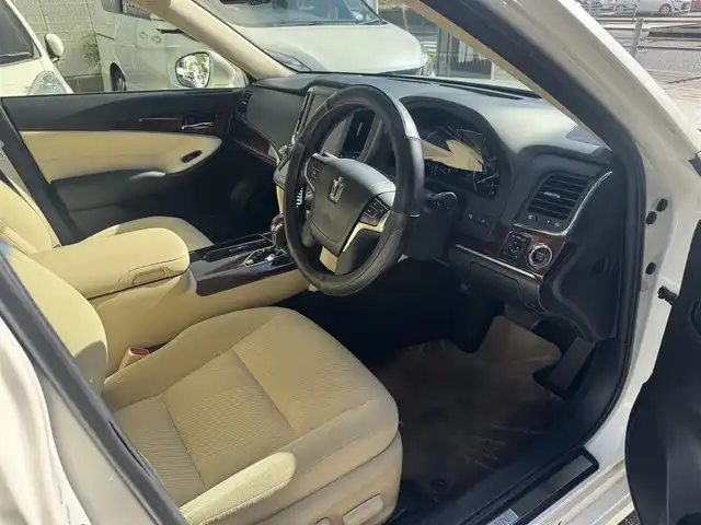 トヨタ クラウン ロイヤル ロイヤルサルーン 兵庫県 2013(平25)年 12.8万km ホワイトパールクリスタルシャイン (株)IDOMが運営する【じしゃロン西宮店】の自社ローン専用車両になります。こちらは現金またはオートローンご利用時の価格です。自社ローンご希望の方は別途その旨お申付け下さい/プッシュスタート/スマートキー/MTモード付AT /パワーシート/パワーステアリング/パワーウィンドウ/ETCビルトイン/純正ナビ/Bluetooth/バックカメラ/フルセグTV/クルーズコントロール/リアサンシェード/コーナーセンサー前後/電格ミラー