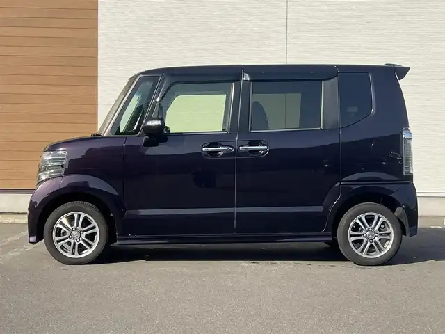 ホンダ Ｎ ＢＯＸ カスタム G SSパッケージ 秋田県 2017(平29)年 7.2万km プレミアムベルベットパープル・パール ４WD/両側パワースライドドア/衝突軽減システム/社外メモリナビ（DVD/CD/BT/AM/FM）/フルセグ（走行中視聴可能）/バックカメラ/ホンダ純正１４インチアルミ（夏タイヤ装着）/スマートキー/アイドリングストップ/プッシュスタート/ステアリングスイッチ/前席シートヒーター/ビルトインETC/純正フロアマット/社外ドアバイザー/オートライト/オートエアコン/パワーステアリング/パワーウィンドウ/横滑り防止/盗難防止装置/寒冷地仕様/電動格納ウィンカーミラー/保証書/取扱説明書/記録簿