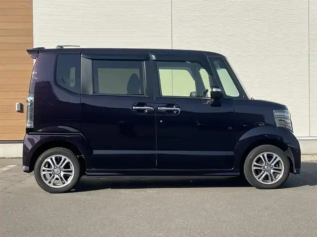 ホンダ Ｎ ＢＯＸ カスタム G SSパッケージ 秋田県 2017(平29)年 7.2万km プレミアムベルベットパープル・パール ４WD/両側パワースライドドア/衝突軽減システム/社外メモリナビ（DVD/CD/BT/AM/FM）/フルセグ（走行中視聴可能）/バックカメラ/ホンダ純正１４インチアルミ（夏タイヤ装着）/スマートキー/アイドリングストップ/プッシュスタート/ステアリングスイッチ/前席シートヒーター/ビルトインETC/純正フロアマット/社外ドアバイザー/オートライト/オートエアコン/パワーステアリング/パワーウィンドウ/横滑り防止/盗難防止装置/寒冷地仕様/電動格納ウィンカーミラー/保証書/取扱説明書/記録簿