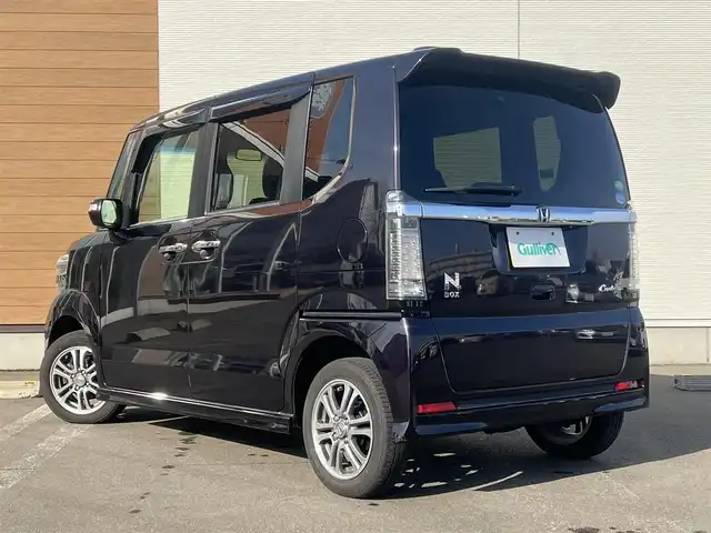 ホンダ Ｎ ＢＯＸ カスタム G SSパッケージ 秋田県 2017(平29)年 7.2万km プレミアムベルベットパープル・パール ４WD/両側パワースライドドア/衝突軽減システム/社外メモリナビ（DVD/CD/BT/AM/FM）/フルセグ（走行中視聴可能）/バックカメラ/ホンダ純正１４インチアルミ（夏タイヤ装着）/スマートキー/アイドリングストップ/プッシュスタート/ステアリングスイッチ/前席シートヒーター/ビルトインETC/純正フロアマット/社外ドアバイザー/オートライト/オートエアコン/パワーステアリング/パワーウィンドウ/横滑り防止/盗難防止装置/寒冷地仕様/電動格納ウィンカーミラー/保証書/取扱説明書/記録簿