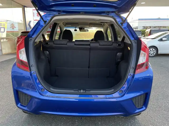 ホンダ フィット 13G Lパッケージ 愛知県 2016(平28)年 3.6万km 青 (株)IDOMが運営する【じしゃロン豊川店】の自社ローン専用車両になります。こちらは現金またはオートローンご利用時の価格です。自社ローンご希望の方は別途その旨お申付け下さい/ワンオーナー/純正メモリナビ（VXM-164VFi）/フルセグTV/DVD/Bluetoothオーディオ/衝突被害軽減ブレーキ/バックカメラ/ドライブレコーダー（FT-DRZERO）/Lパッケージ/LEDヘッドライト/クルーズコントロール/純正フロアマット/保証書/取扱説明書/スマートキー/社外アルミホイール/スタッドレスタイヤ積込