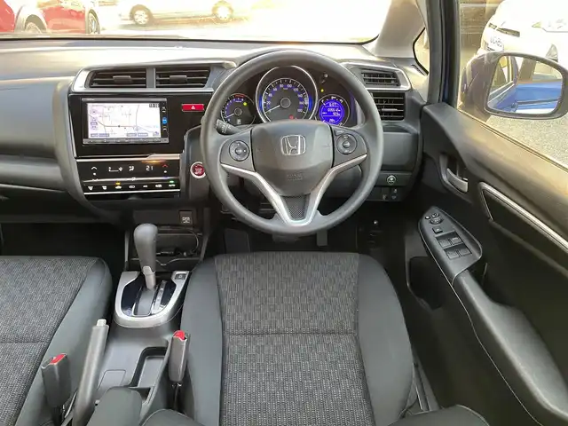 ホンダ フィット 13G Lパッケージ 愛知県 2016(平28)年 3.6万km 青 (株)IDOMが運営する【じしゃロン豊川店】の自社ローン専用車両になります。こちらは現金またはオートローンご利用時の価格です。自社ローンご希望の方は別途その旨お申付け下さい/ワンオーナー/純正メモリナビ（VXM-164VFi）/フルセグTV/DVD/Bluetoothオーディオ/衝突被害軽減ブレーキ/バックカメラ/ドライブレコーダー（FT-DRZERO）/Lパッケージ/LEDヘッドライト/クルーズコントロール/純正フロアマット/保証書/取扱説明書/スマートキー/社外アルミホイール/スタッドレスタイヤ積込