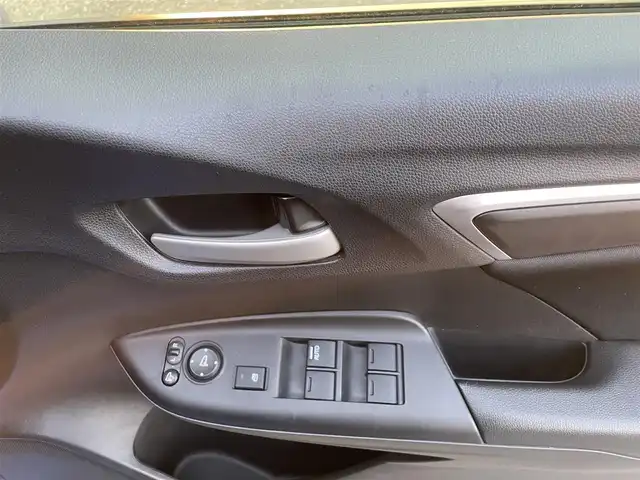 ホンダ フィット 13G Lパッケージ 愛知県 2016(平28)年 3.6万km 青 (株)IDOMが運営する【じしゃロン豊川店】の自社ローン専用車両になります。こちらは現金またはオートローンご利用時の価格です。自社ローンご希望の方は別途その旨お申付け下さい/ワンオーナー/純正メモリナビ（VXM-164VFi）/フルセグTV/DVD/Bluetoothオーディオ/衝突被害軽減ブレーキ/バックカメラ/ドライブレコーダー（FT-DRZERO）/Lパッケージ/LEDヘッドライト/クルーズコントロール/純正フロアマット/保証書/取扱説明書/スマートキー/社外アルミホイール/スタッドレスタイヤ積込