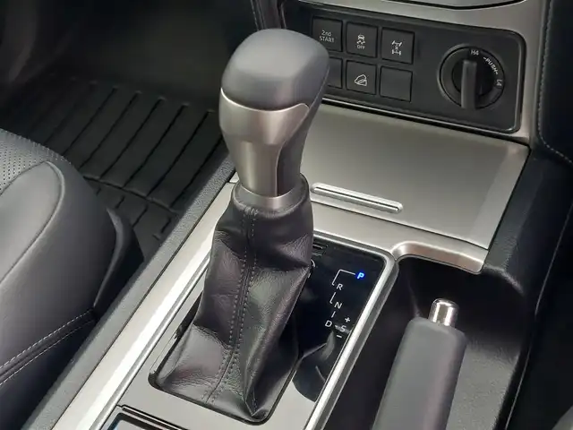 トヨタ ランドクルーザー プラド TX Lパッケージ 東京都 2019(令1)年 1.6万km ホワイトパールクリスタルシャイン サンルーフ/TRDエアロ/TRD18インチAW/ルーフレール/社外メモリナビ/バックカメラ/ビルトインETC/レーダークルーズコントロール/トヨタセーフティセンス/コーナーセンサー/レザーシート/パワーシート/シートヒーター/ベンチレーションシート/LEDヘッドライト/オートマチックハイビーム