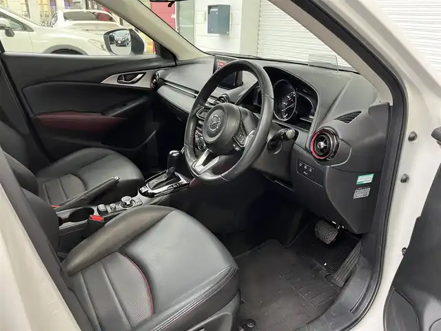 マツダ ＣＸ－３ 20S プロアクティブ 高知県 2018(平30)年 6.1万km スノーフレイクホワイトパールマイカ 純正ナビ/　Bluetooth/フルセグ/　CD/DVD/AM/FM/バックカメラ/クルーズコントロール/ドライブレコーダー/アイドリングストップ/MTモード付AT/LEDヘッドライト/コーナーセンサー/ビルトインETC/オートマチックハイビーム/プッシュスタート/スマートキー/純正フロアマット/純正18インチアルミホイール/オートライト/衝突被害軽減システム/盗難防止装置