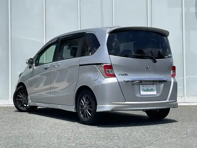 ホンダ フリード Gエアロ 福岡県 2014(平26)年 4.7万km スーパープラチナメタリック ・純正ナビ/　（ワンセグテレビ/バックカメラ/Bluetooth接続）/・ETC/・クルーズコントロール/・ドアバイザー/・片側パワースライドドア/・ウィンカーミラー/・電格ミラー/・ECON/・ワイパーデアイサー/・横滑り防止装置/・純正マット/・サマータイヤ　純正ホイール　車載　185/65R/15