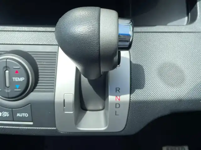 ホンダ フリード Gエアロ 福岡県 2014(平26)年 4.7万km スーパープラチナメタリック ・純正ナビ/　（ワンセグテレビ/バックカメラ/Bluetooth接続）/・ETC/・クルーズコントロール/・ドアバイザー/・片側パワースライドドア/・ウィンカーミラー/・電格ミラー/・ECON/・ワイパーデアイサー/・横滑り防止装置/・純正マット/・サマータイヤ　純正ホイール　車載　185/65R/15