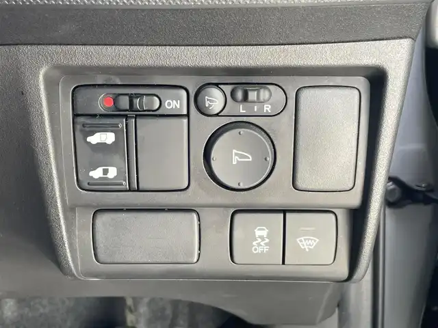 ホンダ フリード Gエアロ 福岡県 2014(平26)年 4.7万km スーパープラチナメタリック ・純正ナビ/　（ワンセグテレビ/バックカメラ/Bluetooth接続）/・ETC/・クルーズコントロール/・ドアバイザー/・片側パワースライドドア/・ウィンカーミラー/・電格ミラー/・ECON/・ワイパーデアイサー/・横滑り防止装置/・純正マット/・サマータイヤ　純正ホイール　車載　185/65R/15