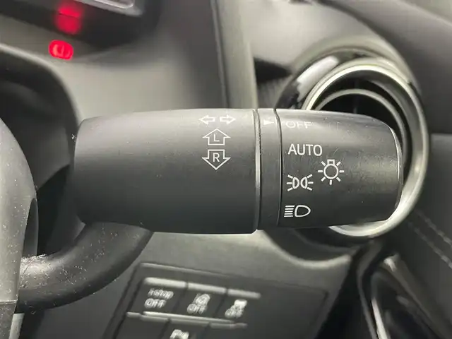 マツダ デミオ 13S ツーリング 岡山県 2018(平30)年 6万km スノーフレイクホワイトパールマイカ 純正ナビ　/【CD/DVD/フルセグ/BT/Carplay/AUX】/前席シートヒーター　/ＬＥＤヘッドライト/ＥＴＣ　/バックカメラ　/コーナーセンサー　（前後）/オートハイビーム　/アイドリングストップ　/レーンアシスト/ステアリングスイッチ/ヘッドアップディスプレイ/ドアバイザー/ISOFIX/オートエアコン