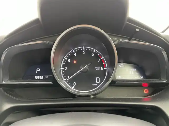 マツダ デミオ 13S ツーリング 岡山県 2018(平30)年 6万km スノーフレイクホワイトパールマイカ 純正ナビ　/【CD/DVD/フルセグ/BT/Carplay/AUX】/前席シートヒーター　/ＬＥＤヘッドライト/ＥＴＣ　/バックカメラ　/コーナーセンサー　（前後）/オートハイビーム　/アイドリングストップ　/レーンアシスト/ステアリングスイッチ/ヘッドアップディスプレイ/ドアバイザー/ISOFIX/オートエアコン