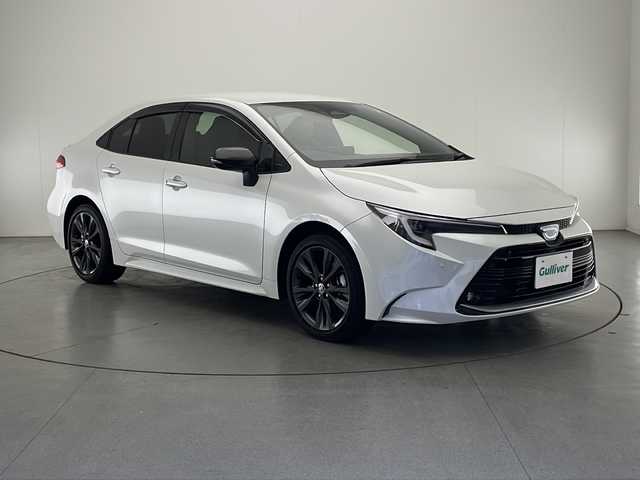 トヨタ カローラ ハイブリット ダブルバイビー 宮崎県 2023(令5)年 2.2万km プラチナホワイトパールマイカ Toyota Safety Sense/〇プリクラシュセーフティ/〇レーンディパーチャーアラート/〇ブラインドスポットモニター/〇リアクロストラフィックアラート/〇プロアクティブドライビングアシスト/〇パーキングサポートブレーキ/〇安心降車アシスト/〇ロードサインアシスト/〇オートマチックハイビーム/〇レーダークルーズコントロール/〇クリアランスソナー/純正9インチディスプレイオーディオ/ナビ機能/フルセグTV/バックカメラ/ハーフレザーシート/LEDヘッドライト/ビルトインETC2.0/純正17インチAW/スマートキー×２/保証書/取扱説明書